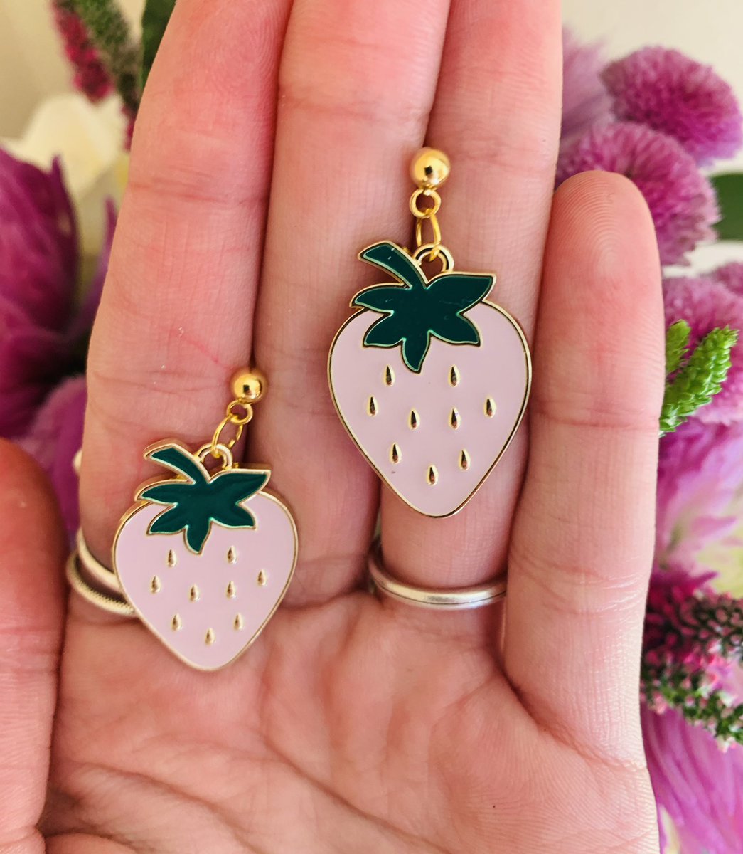 DotDashGifts's tweet photo. Peppers or Strawberries ?🍓🫑

Can be made as clipons or with plug friendly hooks 🍓🫑

Shop link in bio 🍓🫑 https://t.co/vpnxVc0sWi