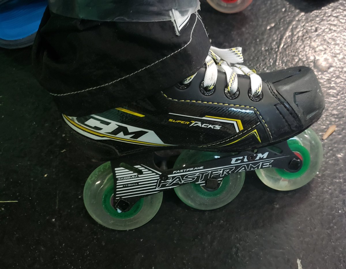 3yearoldskater's tweet photo. Rocking the new #Labeda Slime wheels at .@IndyInline practice tonight. Which is 🔥 red or green? .@SWHockeyKing .@RollerdadNews https://t.co/mKiXPxoF36