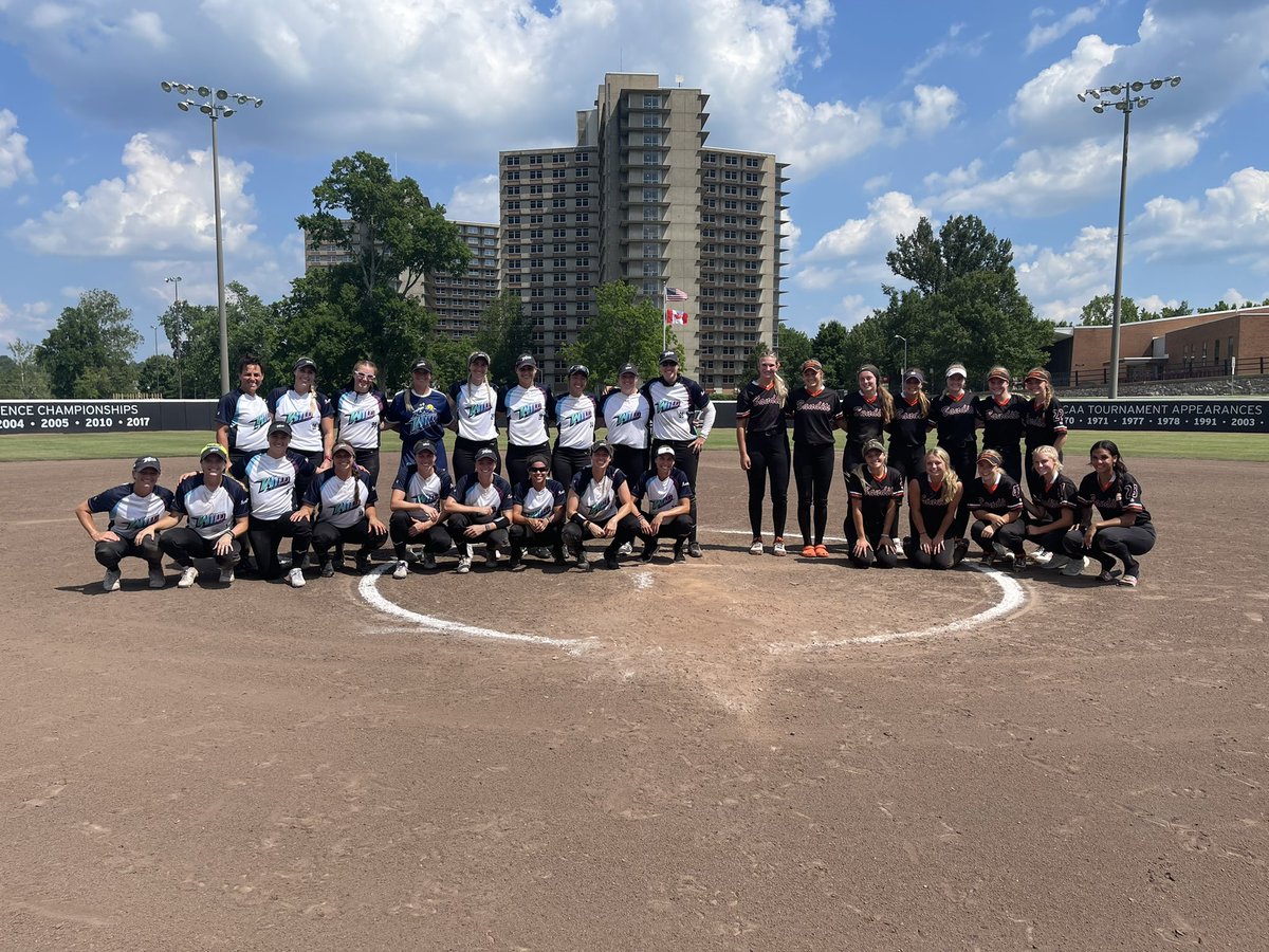 BanditsPremier's tweet photo. Thank you @CanadianWildSI for a great day of softball! Such a good experience for both our 18U Premier team and our 16U Premier team. This was a fantastic way to start our summer season! https://t.co/rLjNrIttjW