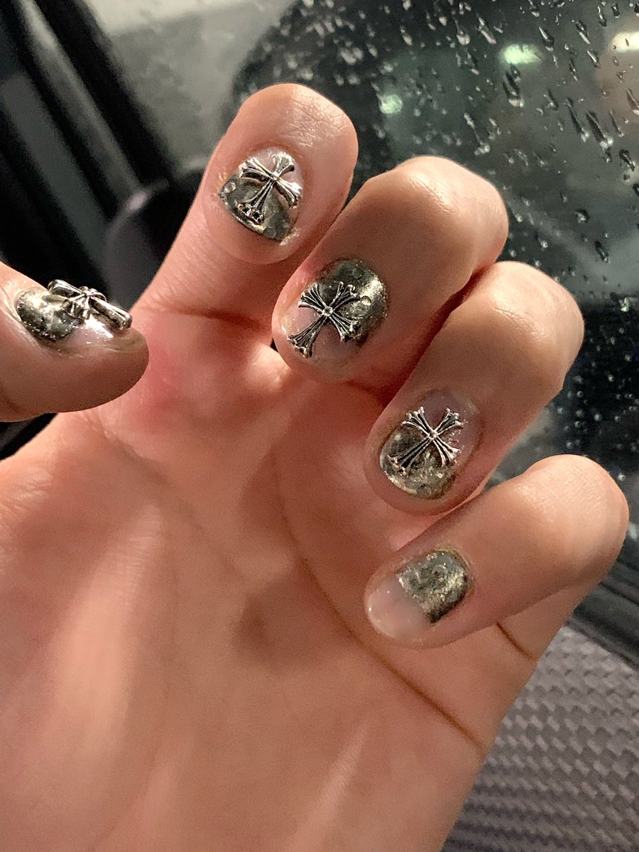 no les enseñe mis uñas x aquí<3