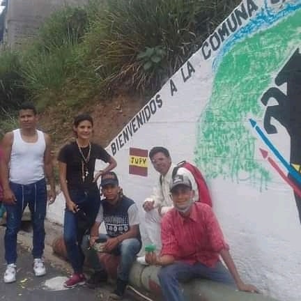 JuventudUPV_'s tweet photo. Juventud Venezolana UPV
Realizó el mural del bloque 1 de Kennedy Parroquia Macarao Adjunta https://t.co/h3NyAvZ2SB
