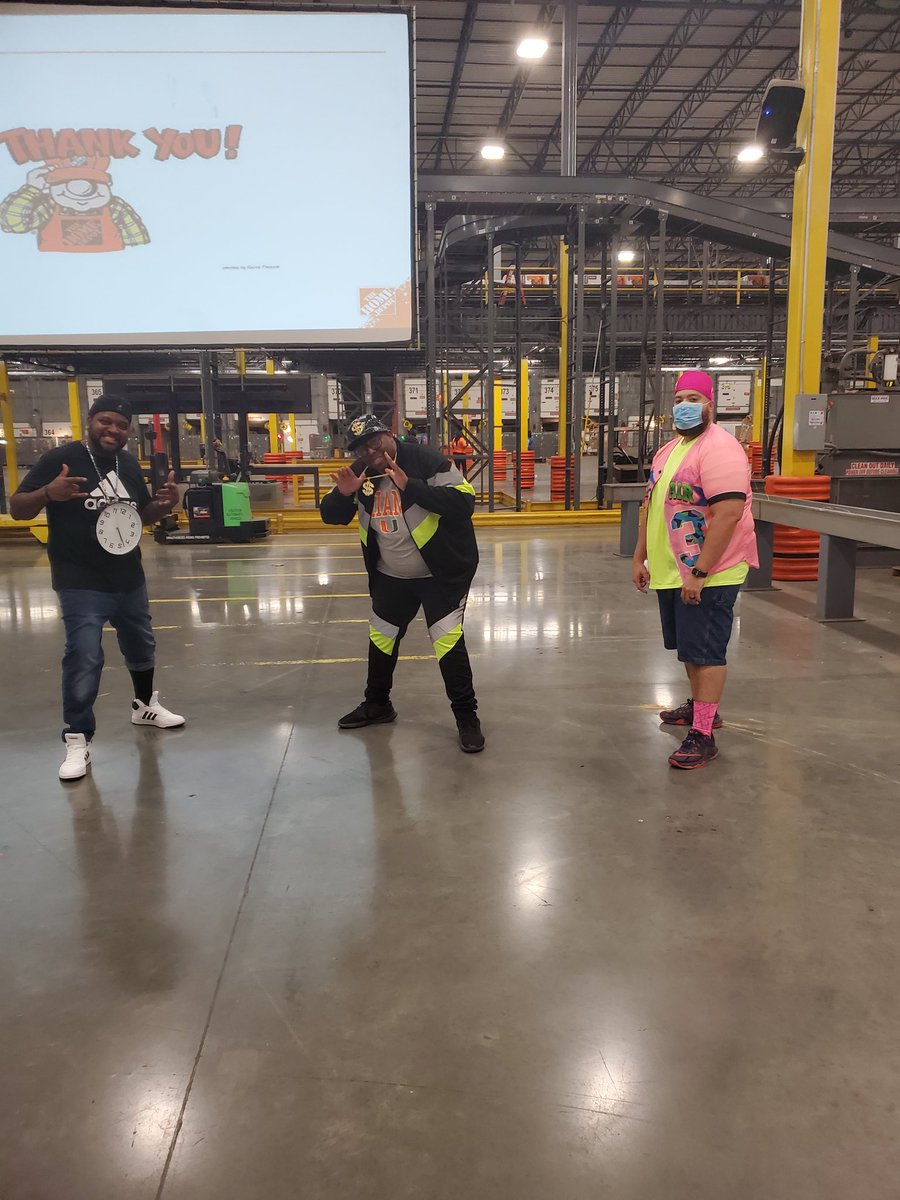 JeremyP68414315's tweet photo. Finish strong Sunday 90's Edition!!
#Key4
@Lateasa_S @lisamartin221 @cindy_tillery 
@ColeTarik
@JacobiBrown7 
@Hailey_D5085 
@davewade5085 
@PaulBTHD 
@JessicaWhi43 https://t.co/DmymT6aZ2T