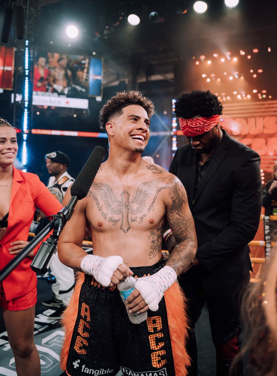 AustinMcbroom's tweet photo. This shit really happened last night 🎥🔥 https://t.co/M9XrUkPVel