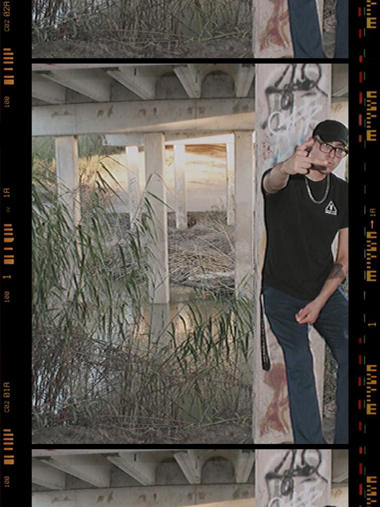 When I don’t know how to pose I just flip the camera off