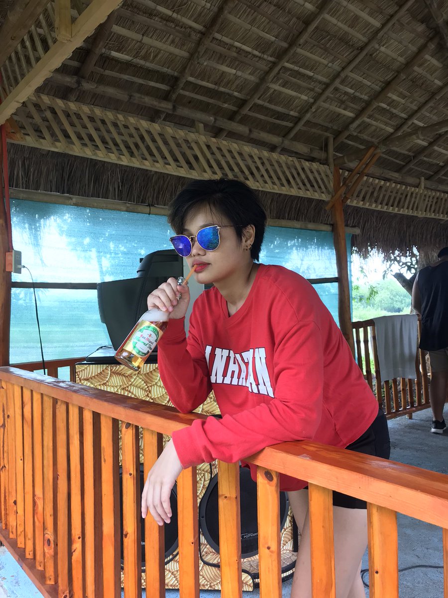DAshantiMaeC's tweet photo. Im a fan of sunglasses ๐
#WhenInTarlac https://t.co/Olw8Y06A0T