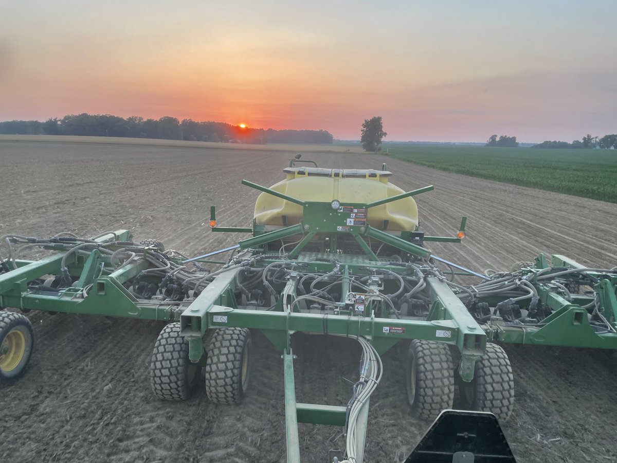 KummerChris's tweet image. Planting some of the only US grown chia seed for Heartland Chia.  That small amount in the bottom of the tank will plant 75 acres and it smells so good when you open the tank.  All natural, non-gmo, sustainably grown, and good for you!