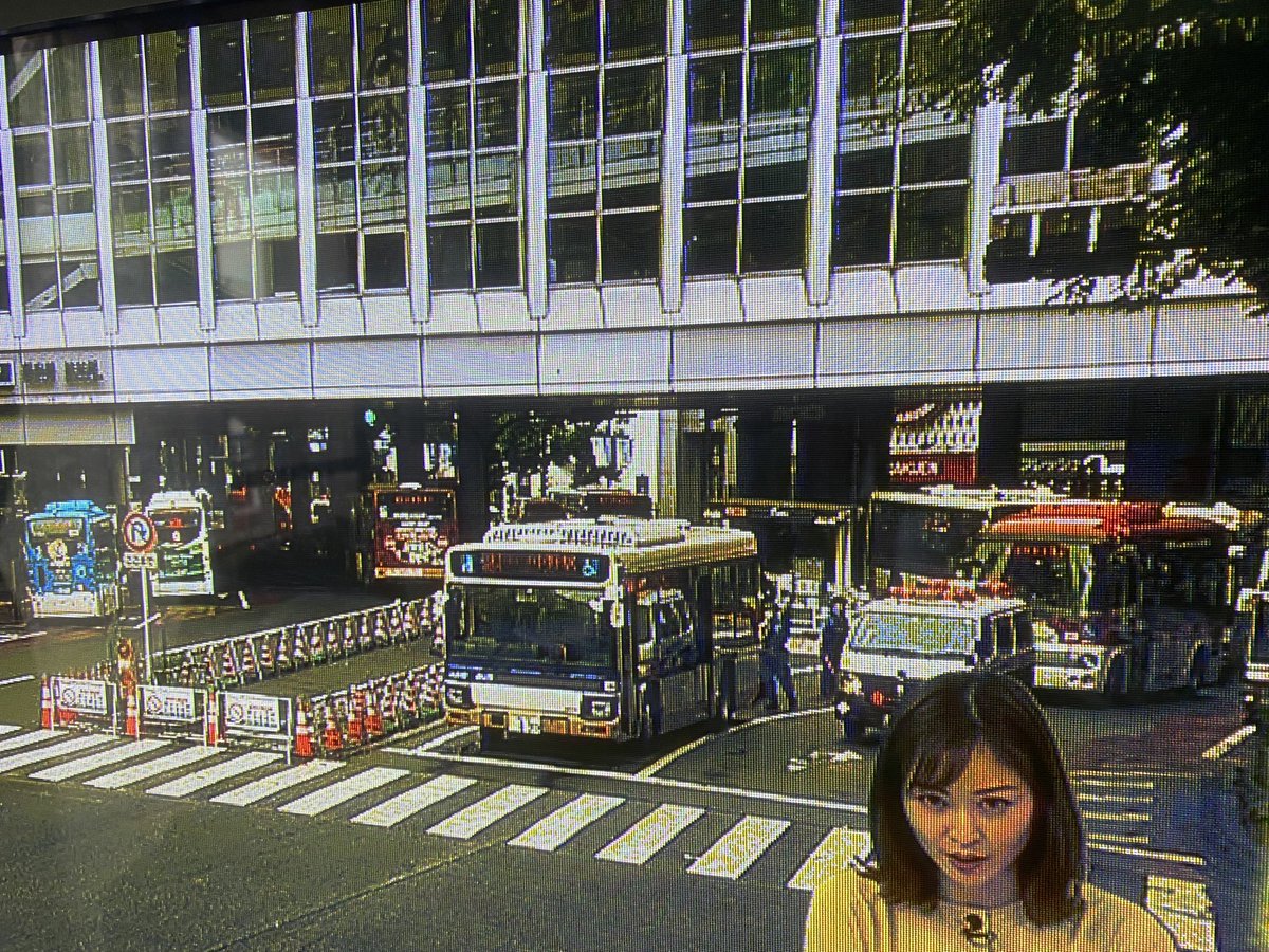 渋谷駅前の横断歩道で体調を崩し横たわっていた警備員の男性、路線バスに轢かれて死亡 運転手は逮捕 はちまと