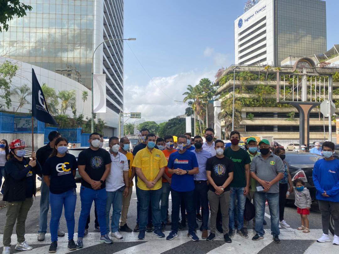 untmiranda_'s tweet photo. El pasado #12Jun nos desplegamos en las calles del mpio Chacao, edo #Miranda, para alzar la voz y exigir el ingreso de vacunas  país. Los venezolanos merecen ser dotados de este insumo preventivo contra el Covid-19. https://t.co/8LH7zZW9iT