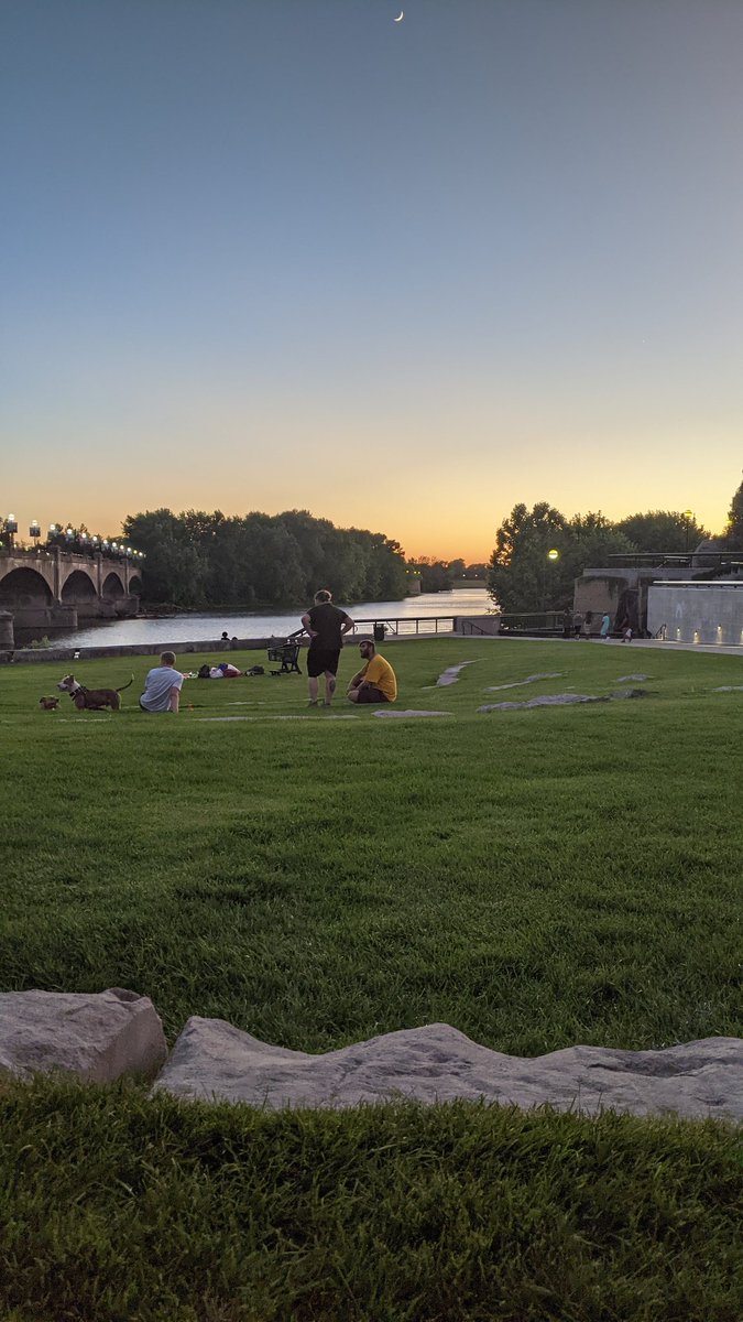 RegularbitchesP's tweet image. #regularbitches
#dateyourself
#indy
#sunset
#whiteriverstatepark
#littlecaesars