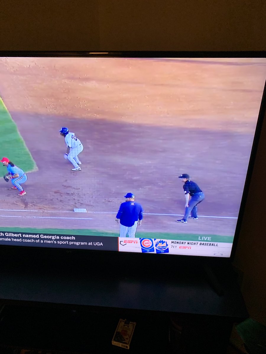 umpvideos's tweet photo. 3 &amp; 4 man positioning during the pitch with a runner on 1st 

Latest manual says start on the foul line and don’t move during the pick off. Don’t start off the line and move during the pitch #CWS #Umpire https://t.co/DDXaqAlFgo