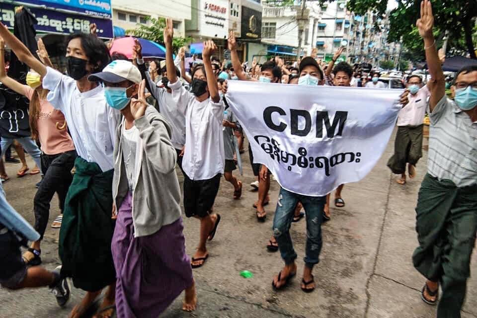 Luna52666171's tweet photo. Yangonians Strike today in title of "သပိတ်စုံသူပုန်ထ" on June 14 morning. 
They also burned @ASEAN flag in this protest. 

#WhatsHappeningInMyanmar
#June14Coup https://t.co/mHTV0KBxrH