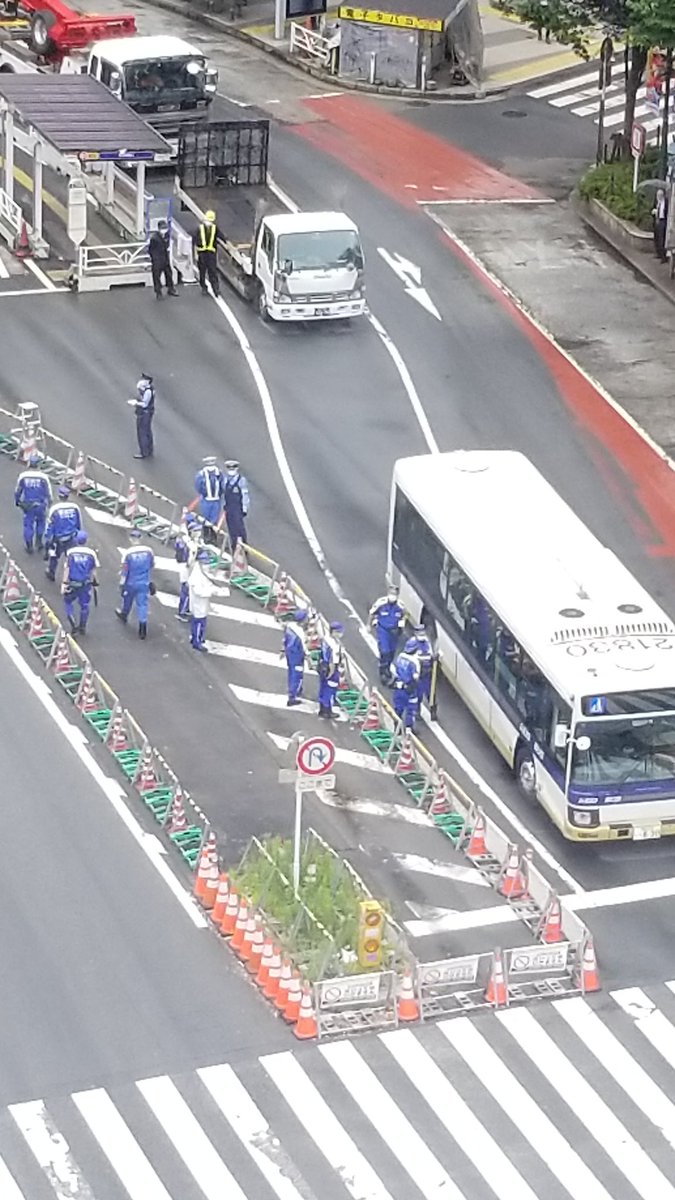 渋谷駅前の横断歩道で体調を崩し横たわっていた警備員の男性、路線バスに轢かれて死亡 運転手は逮捕 はちまと