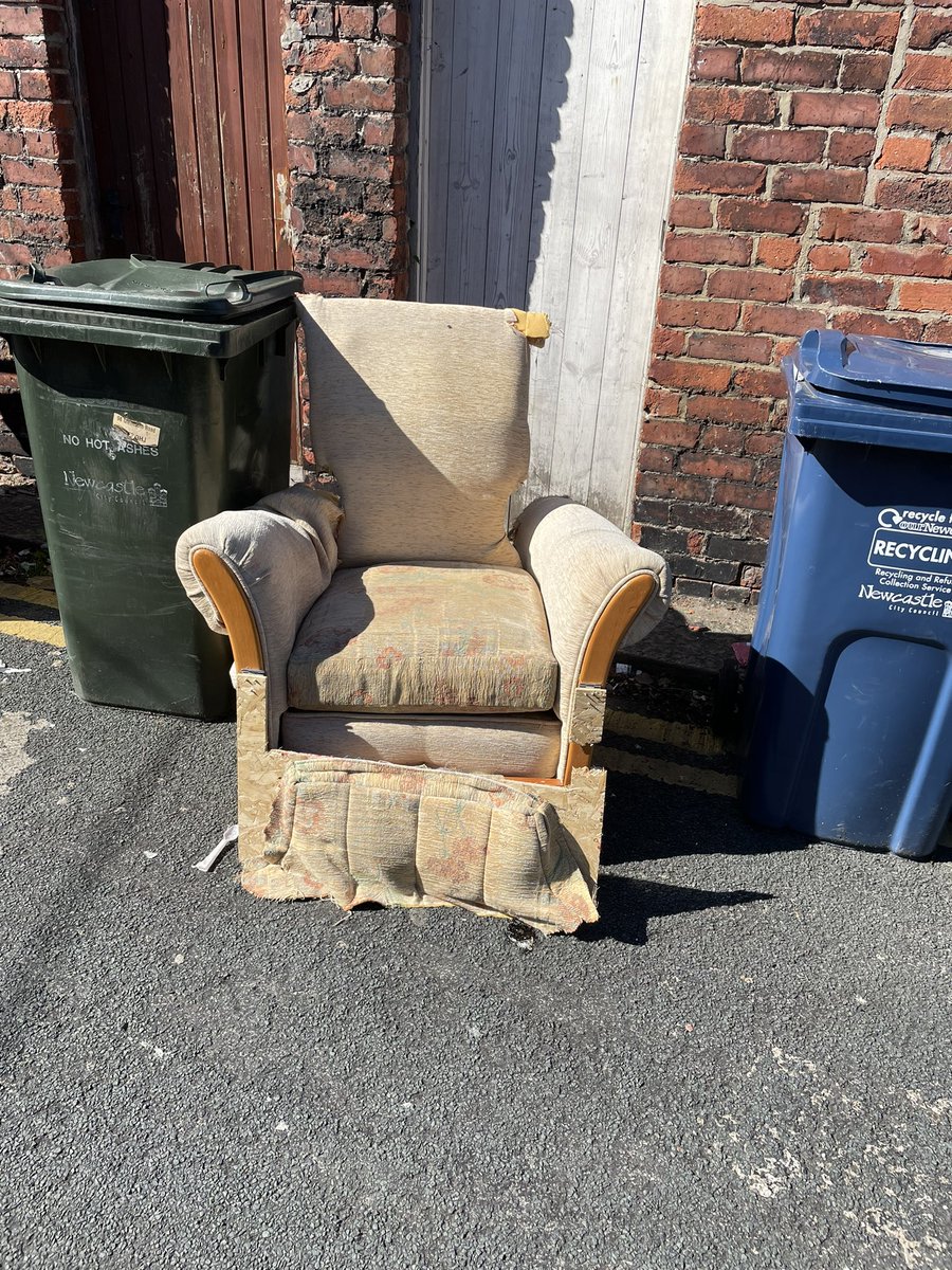 EndASBinJesmond's tweet photo. Anyone for a preloved sofa??  #studentslums #endasbinjesmond @UniofNewcastle @NorthumbriaUni, @NewcastleCC @ChronicleLive #RewildingJesmond @NCC_Leader https://t.co/oN9zBJ0Vrl