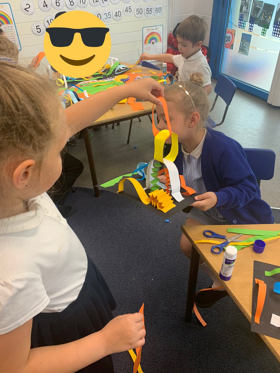 DeltaCravenKC's tweet photo. Some great concentration in this afternoons art. Adding the choppier waves to our sculpture using more complex folds 🌊 🏖 @DeltaCraven https://t.co/xnteZBG4OF
