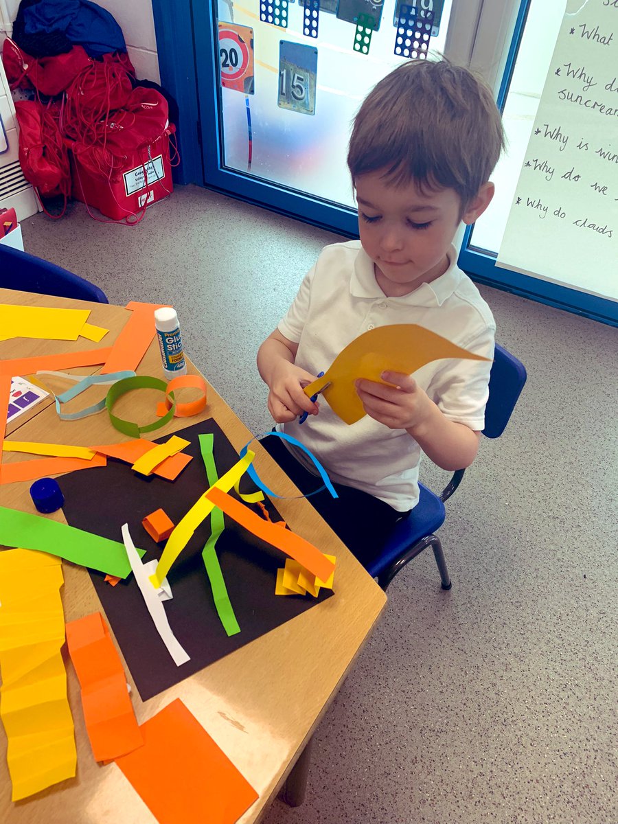 DeltaCravenKC's tweet photo. Some great concentration in this afternoons art. Adding the choppier waves to our sculpture using more complex folds 🌊 🏖 @DeltaCraven https://t.co/xnteZBG4OF