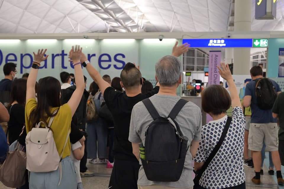 An almost empty arrivals hall and families saying farewell as some leave Hong Kong for the UK. 

© HK Frontline Media

#hongkong #hkprotests #NSL #hkAirport #hkia