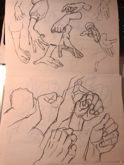 おててばかり描いてある 