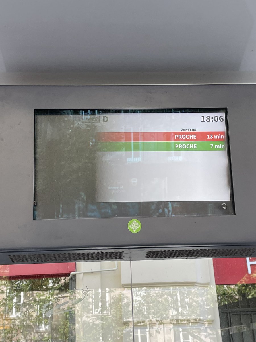 Fred_MMilan's tweet photo. @AmiensMetropole qui te fait miroiter des bus qui n’arrivent jamais en te l’annonçant proche alors que tu vas devoir attendre le suivant 
Tous les jours ça commence à se voir les gars @ametis_info https://t.co/sxmVlDnMGi