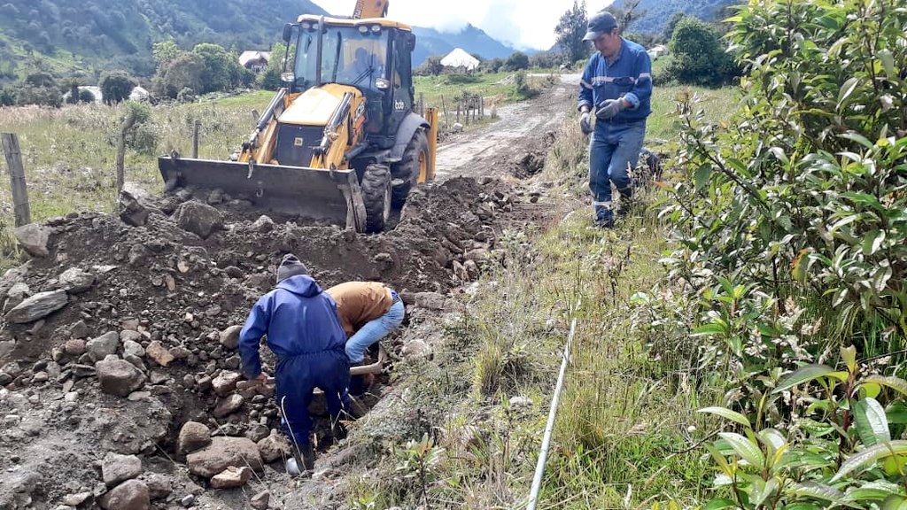 gad_elchaco's tweet photo. Proyecto "Extensión de la Red de Conducción de Agua Potable", para la nueva urbanización en la Parroquia de Oyacachi, en convenio con el GAD Municipal del cantón El Chaco y el GAD Parroquial de Oyacachi, siendo beneficiadas más de  40 familias.
@OYACACHI 
@Agua_Napo https://t.co/lkbzV2MPsu