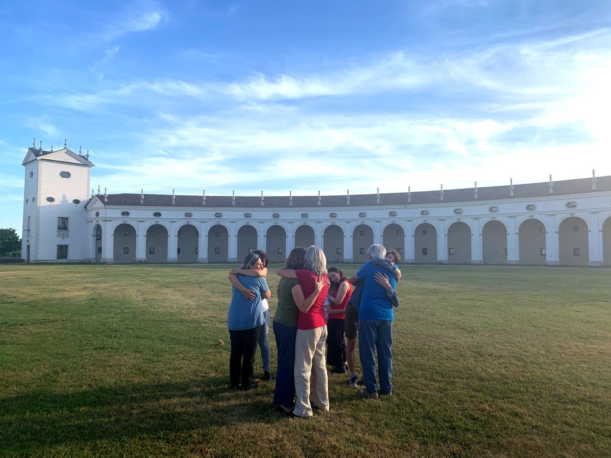 CSSUdine's tweet photo. #PeacefulPlaces ha come obiettivo quello di esplorare l'#abbraccio: le danzatrici Margherita Landi e Agnese Lanza coniugano VR e gesto coreografico
Progetto selezionato da #Contaminazionidigitali, #Dialoghi e #PimOff, prima Residenza a Villa Manin fino 2/07 a Turriaco https://t.co/IJiEks0Yaz