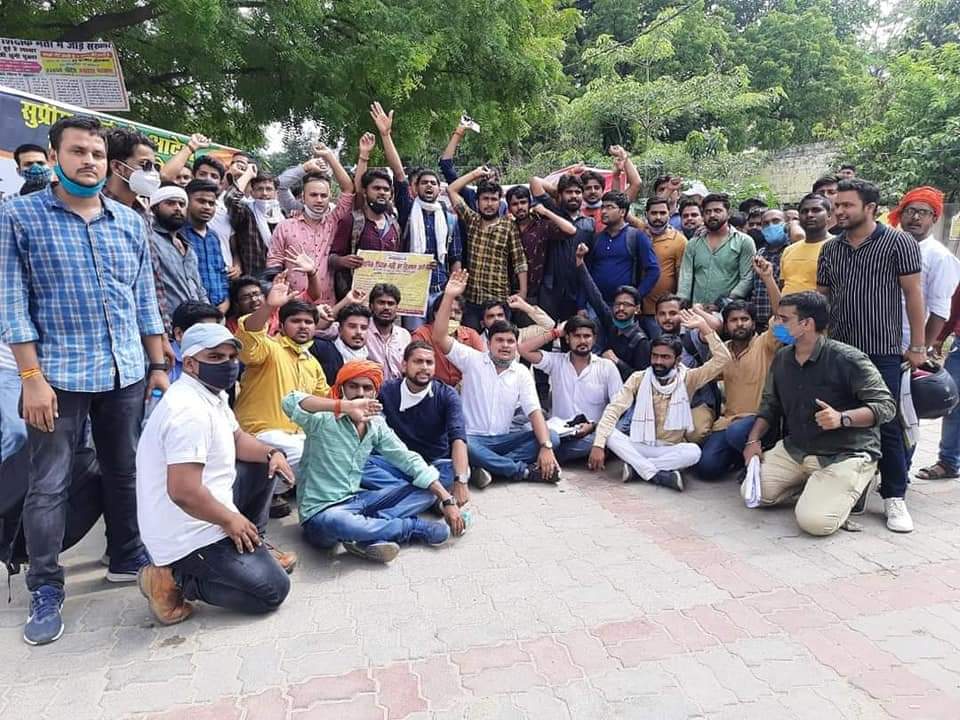 पहली बार शिक्षक भर्ती का मुद्दा इतने सारे साथियों ने उठाया है,गूंज हुई है हमारे मुद्दे की,इस जोश जुनून को आगे तक जारी रखना है,मंजिल तक पहुंचने के लिए ऐसे काफी प्रयास और करने होंगे✌️
<a href="/JagratiKomal/">Queen</a> @deeksha199820 <a href="/Adityadidixit/">Aditya Dixit</a> <a href="/deledfreevoice/">Free Voice of UP D.El.Ed Team</a>