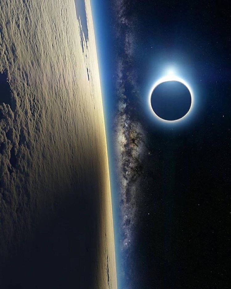 Exulansista's tweet photo. Eclipse solar. https://t.co/OU4QGJBHqX