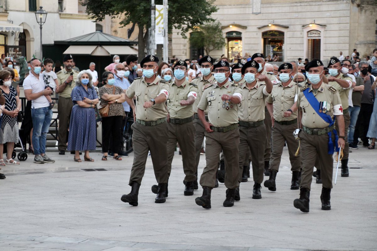 CriMiles's tweet photo. A Matera, un plotone del Corpo Militare CRI ha reso gli Onori al monumento ai Caduti, ricordando anche i soccorritori deceduti per il COVID-19. Successivamente, la banda del CdM Meridionale CRI, ha eseguito un applauditissimo concerto di brani del repertorio classico e moderno. https://t.co/21puBsMBB5