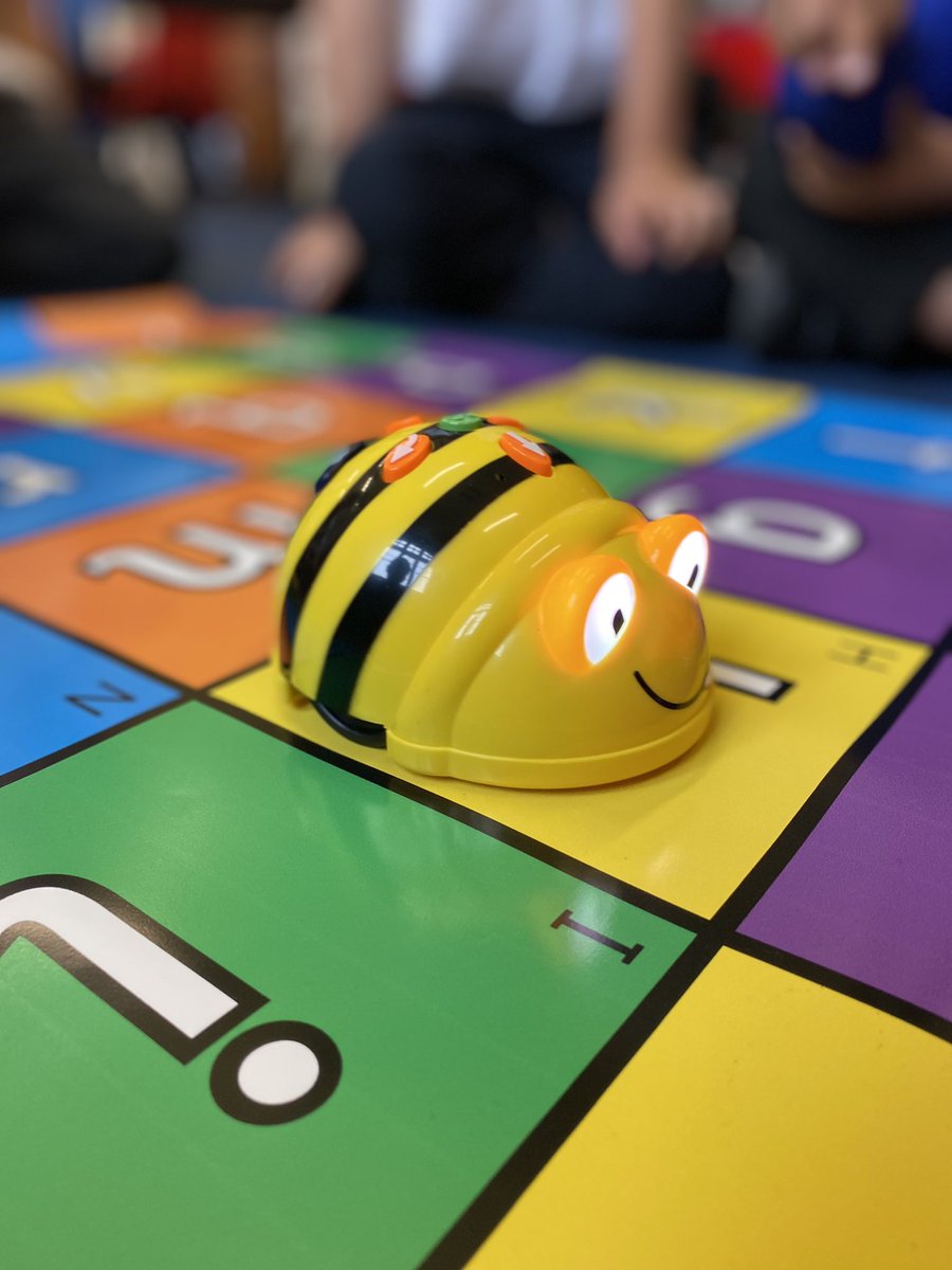 YuRami07's tweet photo. Mulberry class had a play-based ICT lesson today. They showed excellent teamwork skills by programming their Bee-Bots and taking turns @MissTurner2019 @MissZapata2 @Centralprimary @MrPerulero #ComputingisCentral https://t.co/NndaXqZ1AK
