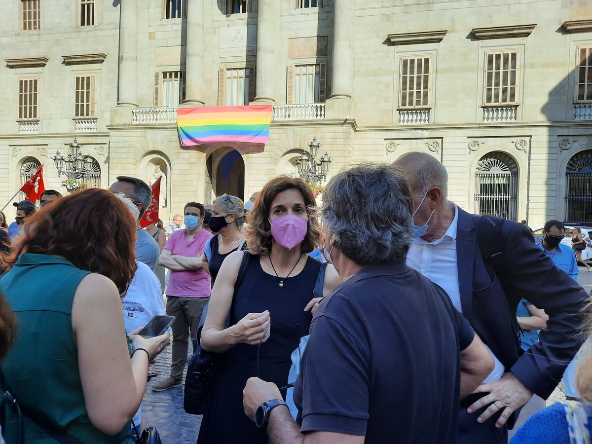 Pdemocratacat's tweet photo. 📸 Som a la Plaça Sant Jaume, a la concentració per un tracte just i equiparable de l'escola concertada. 

🗣 Perquè creiem que ens cal una escola pública forta i ben complementada amb l'escola concertada, permetent als pares la lliure elecció de centre educatiu. 

#Concertada https://t.co/z9i1ChtiGu