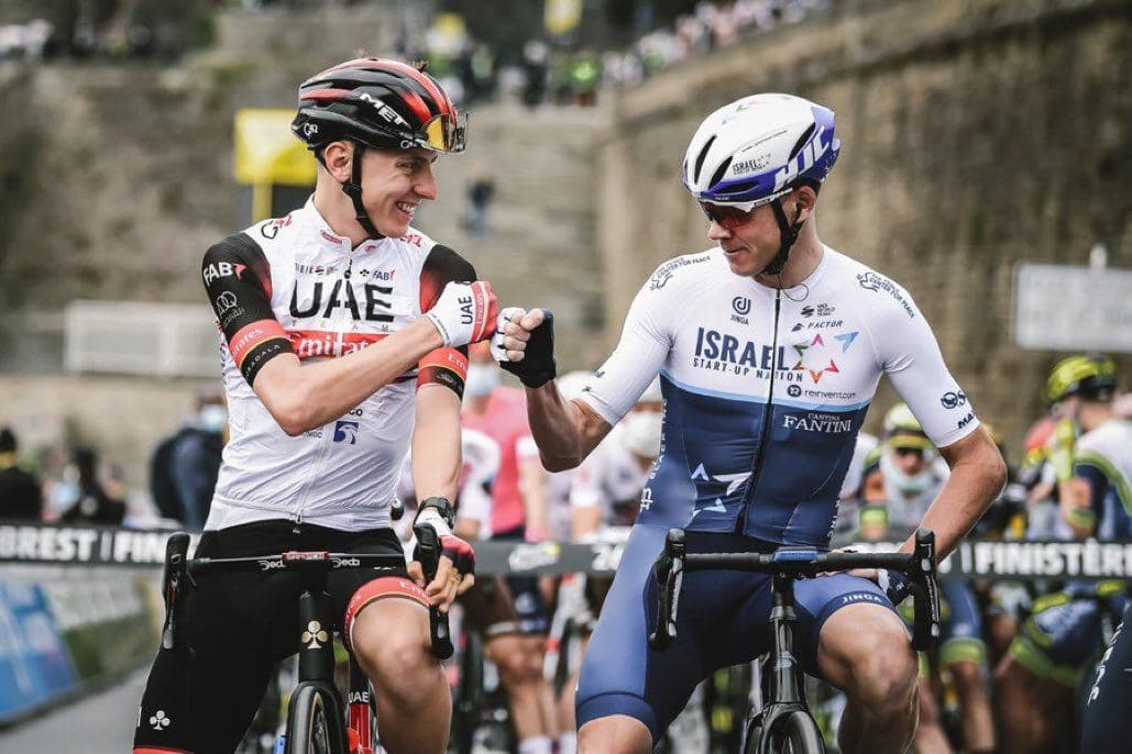 Corredores de bicicletas israelíes y emiratíes en el #TourDeFrance2021 
Bienaventurados los firmantes de la paz 🇮🇱🇦🇪
Fuente: <a href="/HananyaNaftali/">Hananya Naftali</a>