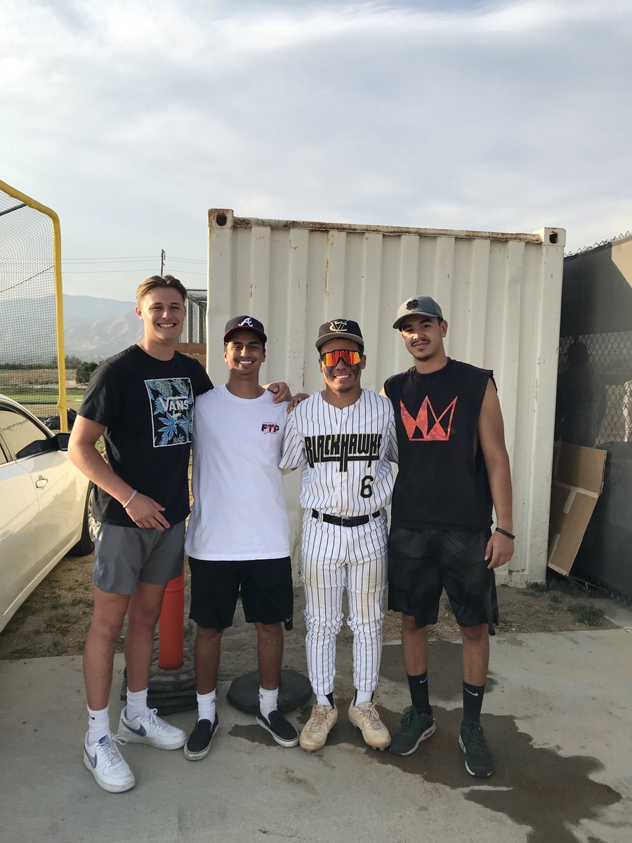 Devin_Martinez6's tweet photo. Great memories #allalumini https://t.co/Iayd5HWT1Z