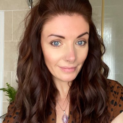emmyboouk's tweet photo. #NewProfilePic https://t.co/q6H1qZhq5s