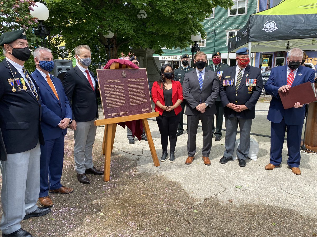 PremierofNL's tweet photo. It was an honour to be at the National War Memorial to unveil a new plaque commemorating its national historic significance.

This Memorial serves as an ongoing reminder of the sacrifices Newfoundlanders and Labradorians have made, and the lives lost or forever changed by war. https://t.co/6naMQJiNMB