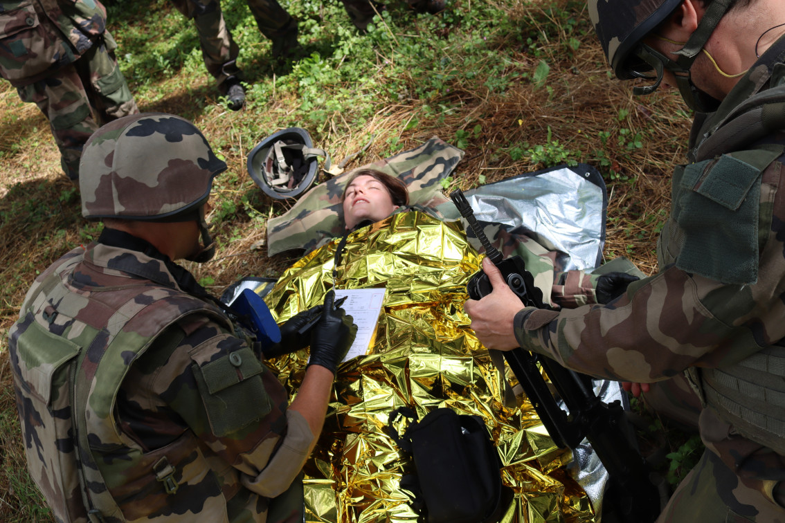 santearmees's tweet photo. Instruction sur le tir au combat, #sauvetage au combat de niveau 1, transmissions... La session 2021 de la formation #réserve aguerrissement opérationnel santé (#FRAOS) organisée par le CeFOS, a été recentrée sur la préparation militaire opérationnelle.
#NotreDéfense https://t.co/f0dFU7ab9w