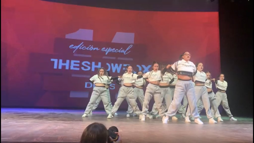 marinitaa97's tweet photo. Ayer bailé con unas personas maravillosas y me sentí super afortunada de poder disfrutar de ese momento. DIORS me encantáis y los findes que nos quedan más y mejor.🖤 #theshowbox https://t.co/EGONeD2kQY