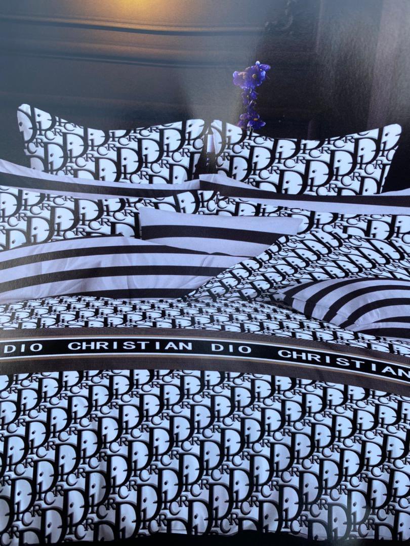sekandi_fahami's tweet photo. New stock 💃🏻💃🏻💃🏻 

6/6  Duvet comes with 2 pillowcases, 2 cushions, 2 curtains 1 pair of bedsheets and 1 pair of bedroom sandals at 260k
WhatsApp/call 0789185642 to place your orders. 
Free delivery around Kampala 😜 https://t.co/w03zperQ3w