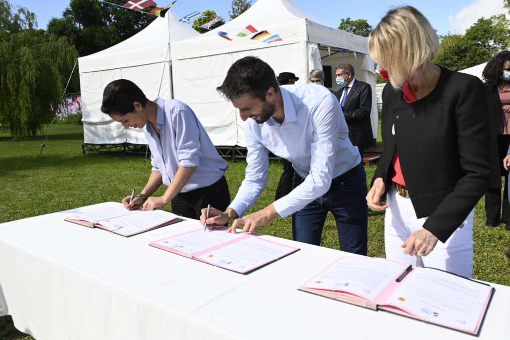sarahelhairy's tweet photo. Avec @Paris2024 et l’Agence du @ServiceCivique, nous lançons ce matin le programme de Service civique « Génération 2024 », pour promouvoir la pratique sportive, les valeurs d’inclusion et de partage. 
➡️ L’objectif : 10 000 missions « Génération 2024 » par an jusqu’en 2024. https://t.co/q7H6sYWykA