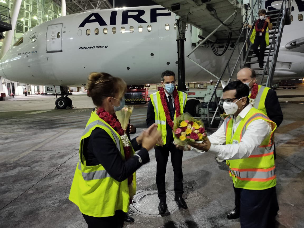 BPCLimited's tweet photo. We are proud to refuel Air France thrice a week passenger flights, operating between Chennai and Paris, started after more than 10 years gap.

The first flight operated by Boeing 787, was refueled yesterday. https://t.co/DuuCb07X90
