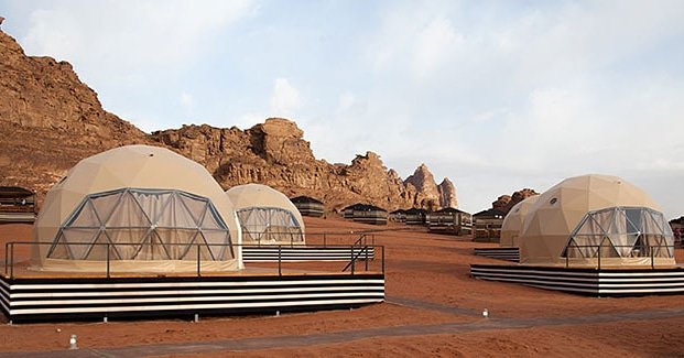 suncitycamp's tweet photo. Sun City Camp is known for it's calm atmosphere and decor that is inspired by the Bedouin culture!

#Suncitycamp #WadiRum #Jordan #Travel #Desert #Tourism #Martian #Dome #visitjordan #Glamping #Adventure #Experience #ShareYourJordan #Petra #Mars #Planet #Redplanet #Moon #Night https://t.co/ljLoZNkwOj