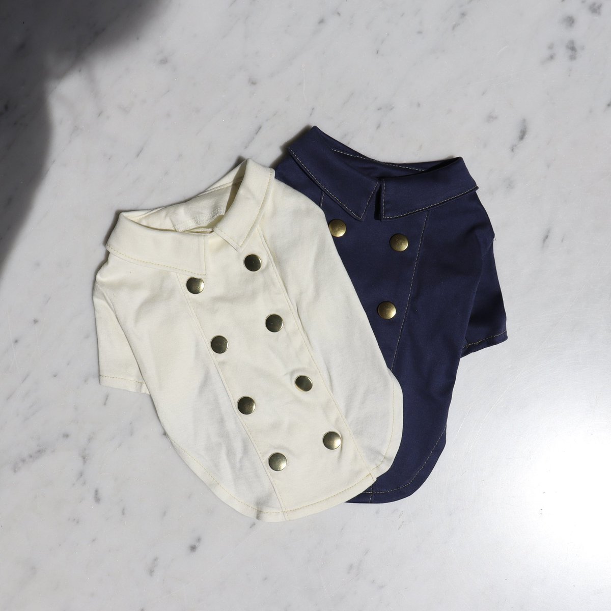 weib_dog's tweet photo. -weiβ21SS tops-
coming soon…
#CoolTouch ナポレオンシャツ
(IVO/NVY)

伸縮性
★★☆

光沢感のある接触冷感のスムース生地を使用し、ボタンが2列並んだフォーマル感のあるデザインです
上品なデザインですが、後ろ開きデザインなので着せやすさも抜群
ブランドロゴのワンポイントを首に♡ https://t.co/bwNqAXJszn