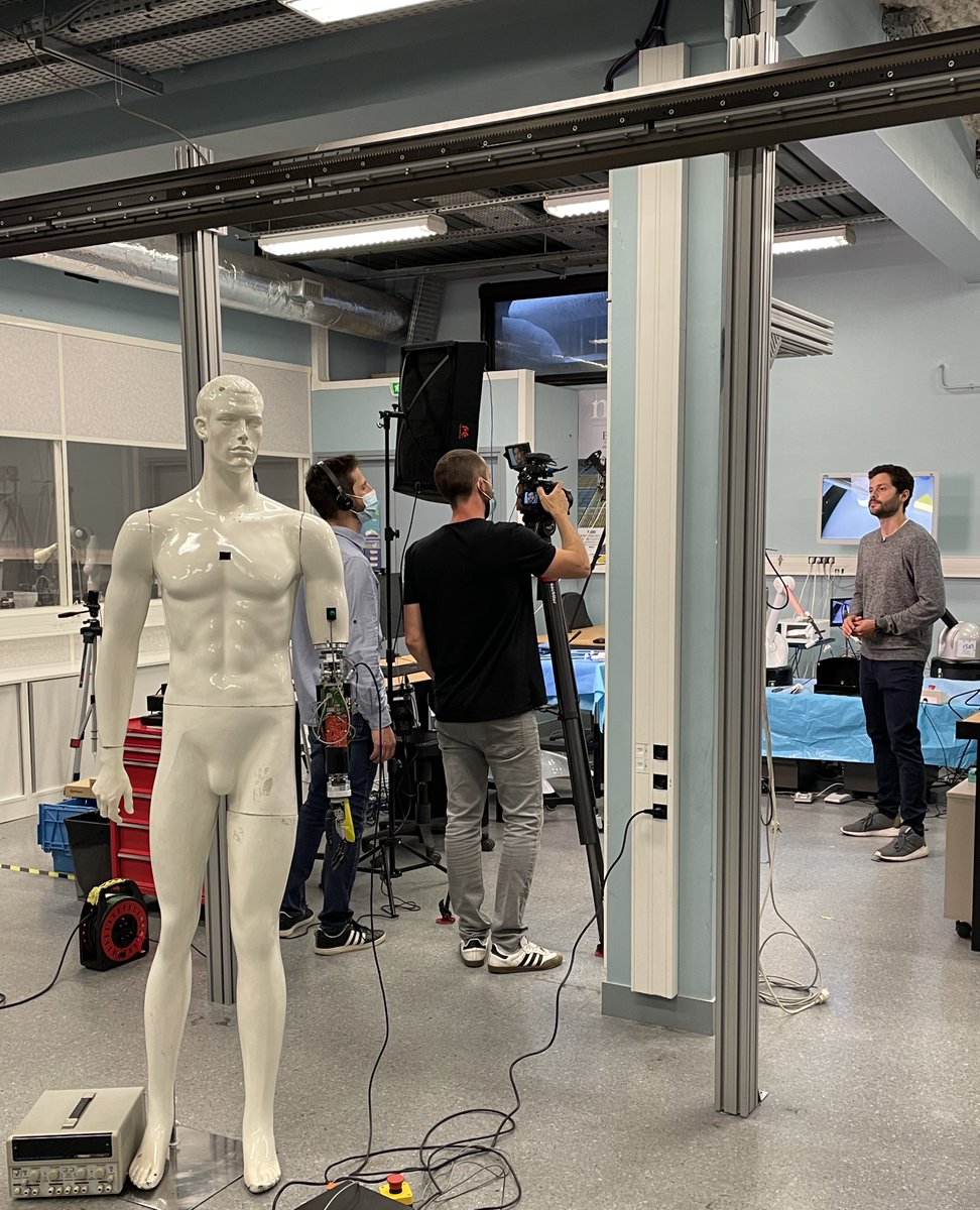ISIR_labo's tweet photo. #Reportage 📽️ | L'@ISIR_labo participe à la série vidéo #LabInserm réalisée par l'@Inserm @InsermIDF dans le cadre de la @FeteScience
Rendez-vous en octobre pour découvrir la vidéo !
#FDS2021 @Sorbonne_Univ_ @CNRS_Paris https://t.co/DVnZTFXusv
