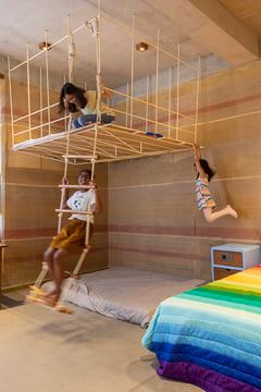 SurfacesMagzin's tweet image. A delightful close to nature haven for two little girls. ‘Meethi-Mishti nu Mati Ghar’ is a 440 sq.m residence in Ahmedabad designed by Naman Shah led Sfera Blue Architects . 

See the full project here: bit.ly/3xZDP1h

#surfacesreporter #surfacesreportermagazine