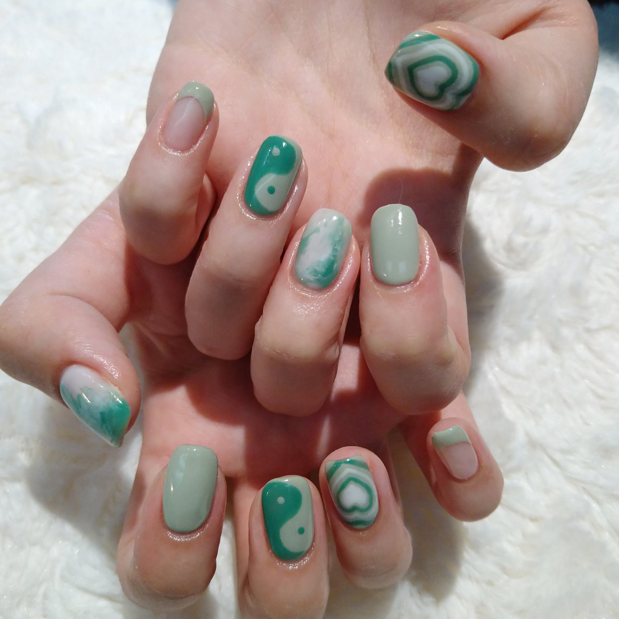 Erie S Nerd Nails お客様ネイル お持ち込み画像より 韓国ネイル 普通にオシャレで流行ってるみたいだけど なんかこう 色々アニメ的なマークに見えるw ありがとうございました ネイル 痛ネイル キャラネイル ネイルアート 手描きイラスト 手描き