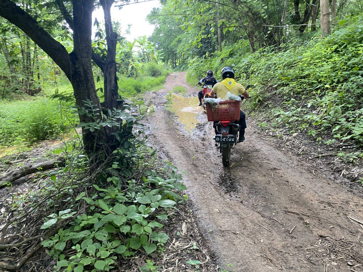 why_thahan's tweet photo. 🪖 Army Delivery ฉก.ทพ. 36 🥬🥦
นำผลผลิตทางการเกษตร+ของใช้จำเป็นสำหรับการป้องกัน #โควิด19 แจกจ่ายแก่ประชาชน พร้อมทั้งบริการตรวจโรคเบื้องต้น/เยี่ยมผู้ป่วยติดเตียง/ประชาสัมพันธ์การป้องกันโรคติดต่อต่างๆ 🏘 ณ บ้านห้วยหลวง และ บ้านท่าข้าม อ.แม่สะเรียง จ.แม่ฮ่องสอน 

#ทหารมีไว้ทำไม https://t.co/YlqxcYzKm6