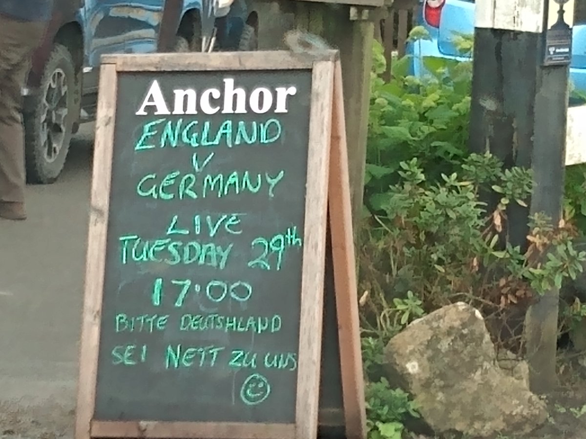 ValeriaCoots's tweet photo. 🤗🤗🤗 how nice is this? For the non German speakers the last sentence translates: please Germany, be nice to us! Sign by The Anchor Inn, #Exbridge #EURO2020 #EnglandvGermany https://t.co/cezu1c6UFJ