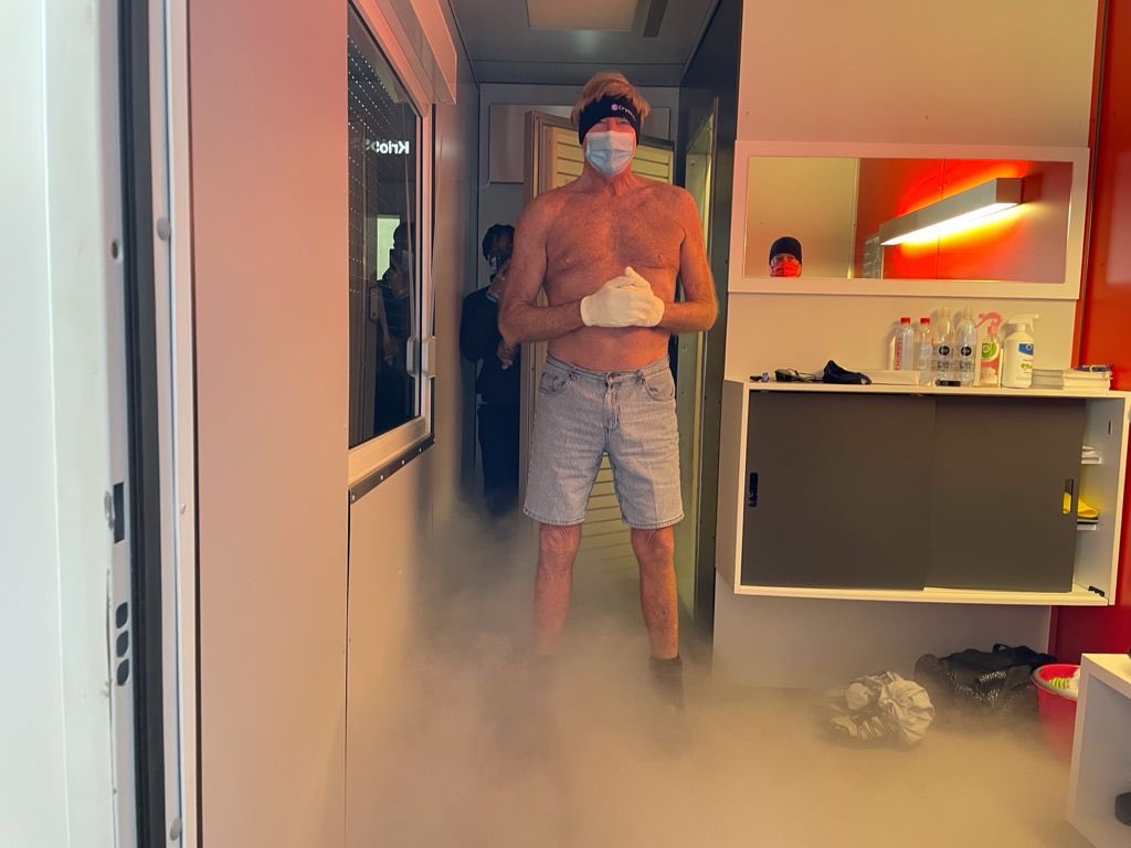 No meeting up on level 4, so thought I’d just chill out on my own…at minus 122 degrees centigrade for 3 minutes. First session of #cryotherapy. Will report back after a few more! 🥶 🐻‍❄️