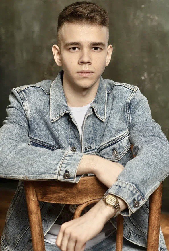 Два стобалльника по обществознанию!!! Наши медалисты Будячевская Ксения и Нураев Саша торят себе дорогу в Высшую школу экономики. У Ксении - 100+94 (история) +96 (рус. язык). У Саши - 100 +84 (матем.) +94 (рус. язык). Никакого везения - упорный труд и постоянная работа над собой!