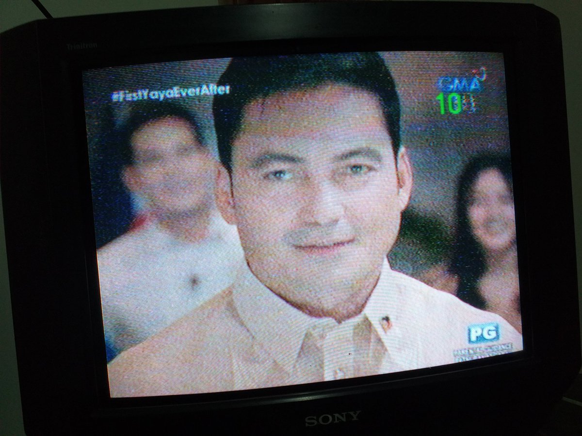 TumbagaYelzha's tweet photo. At ayun na nga ang hinihintay ng lahat!
#FirstYayaEverAfter 
@sanya_lopez https://t.co/jp7y86CG7g