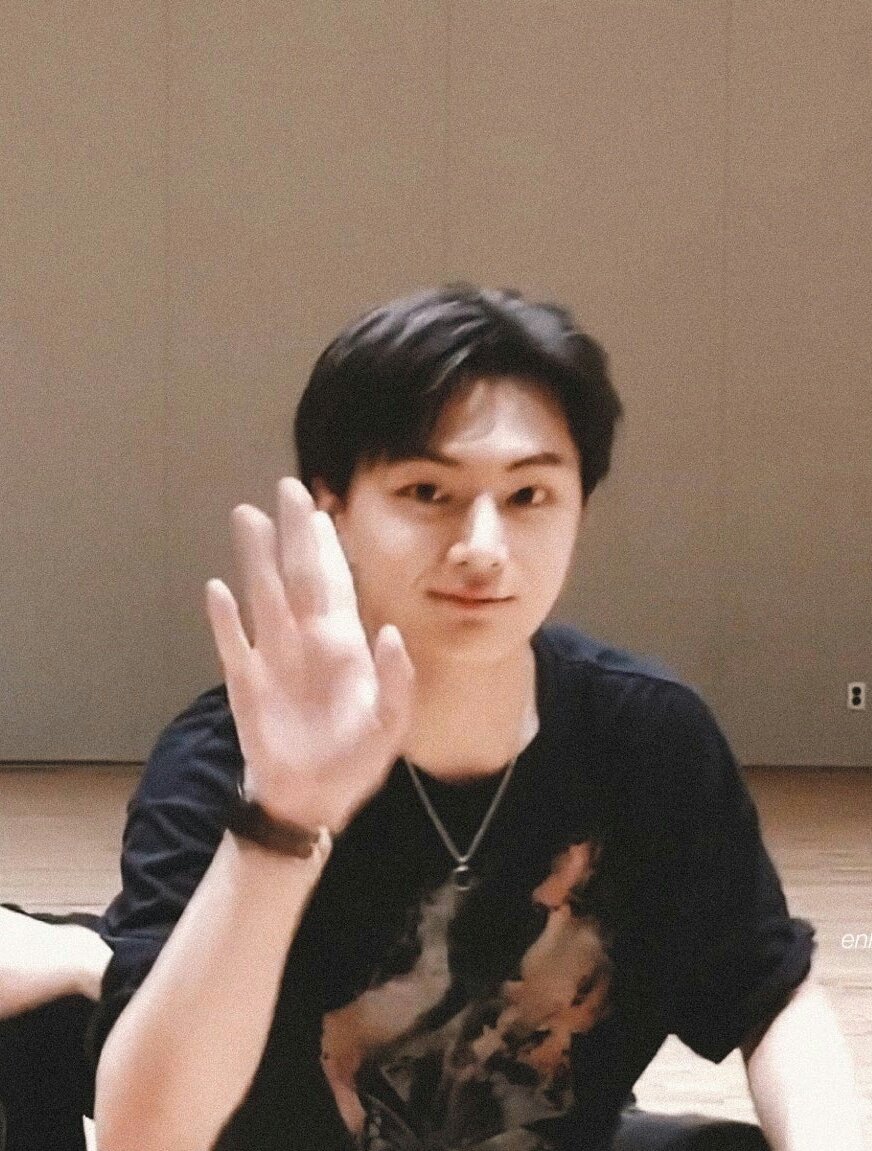 euijooej's tweet photo. Joo bentar ya joo gue oleng dulu, bentarrrr aja ya sayang yaa @HYBE_LABELS_JP https://t.co/6IQwxpohJT