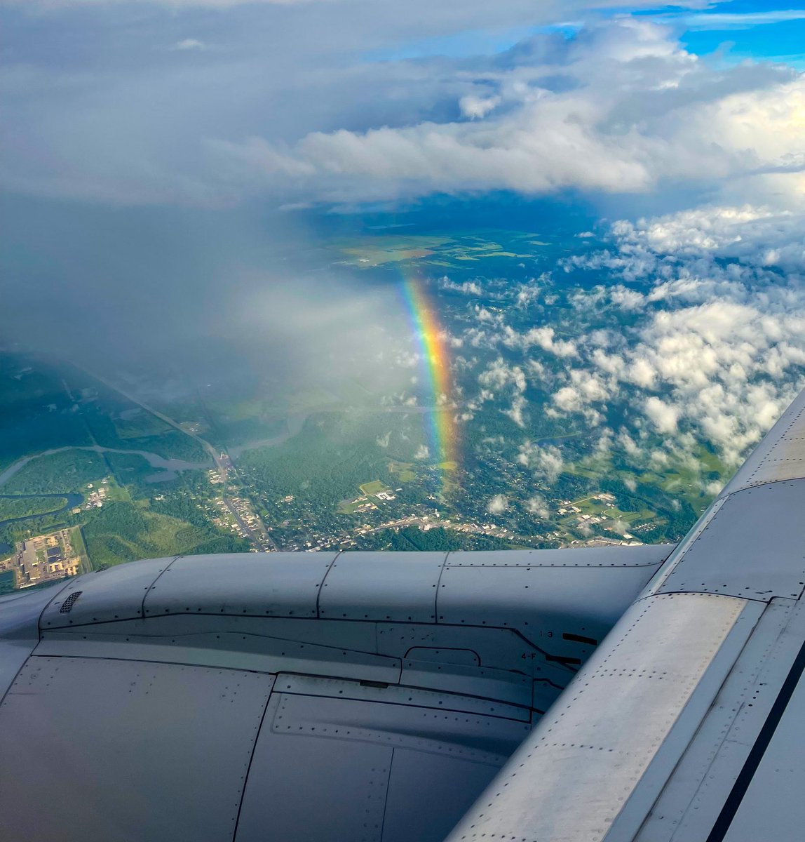 jkhodge's tweet photo. Always get the windows seat. @WeatherNation @spann https://t.co/Dk88kfuKVW
